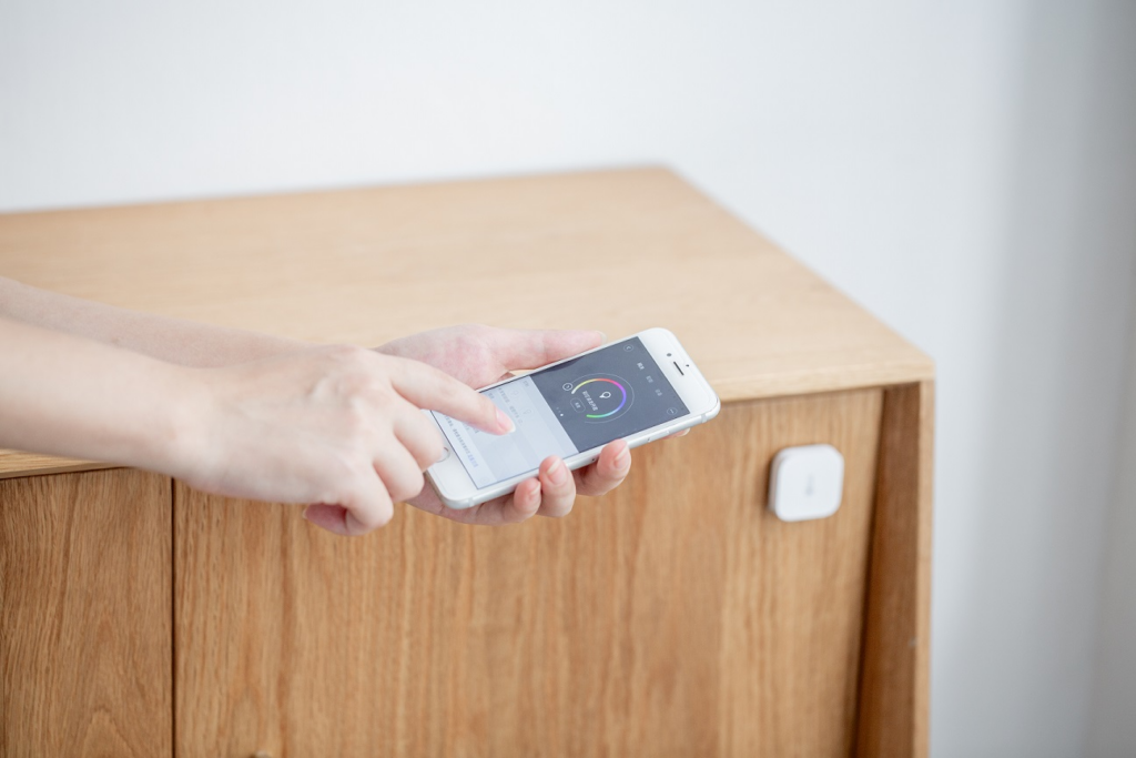 Sử dụng App để theo dõi nhiêht độ độ ẩm từ cảm biến 
