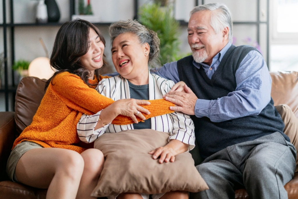 Nỗi lo khi người lớn tuổi ở nhà một mình